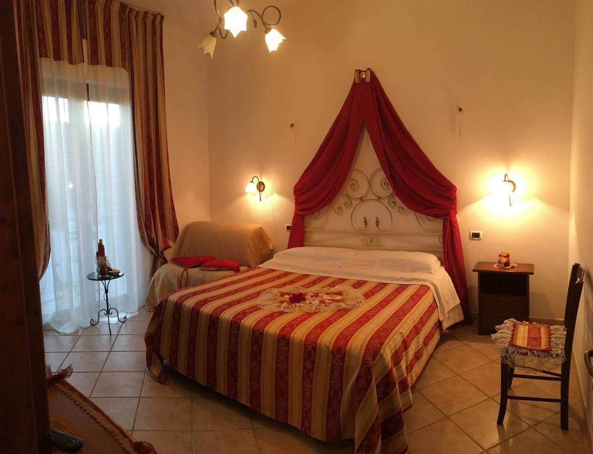 فندق أَجيرولافي  Vecchio West المظهر الخارجي الصورة
